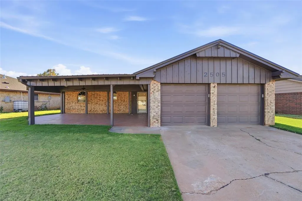 Front exterior — 2505 N Robin Street, Altus, OK 73521