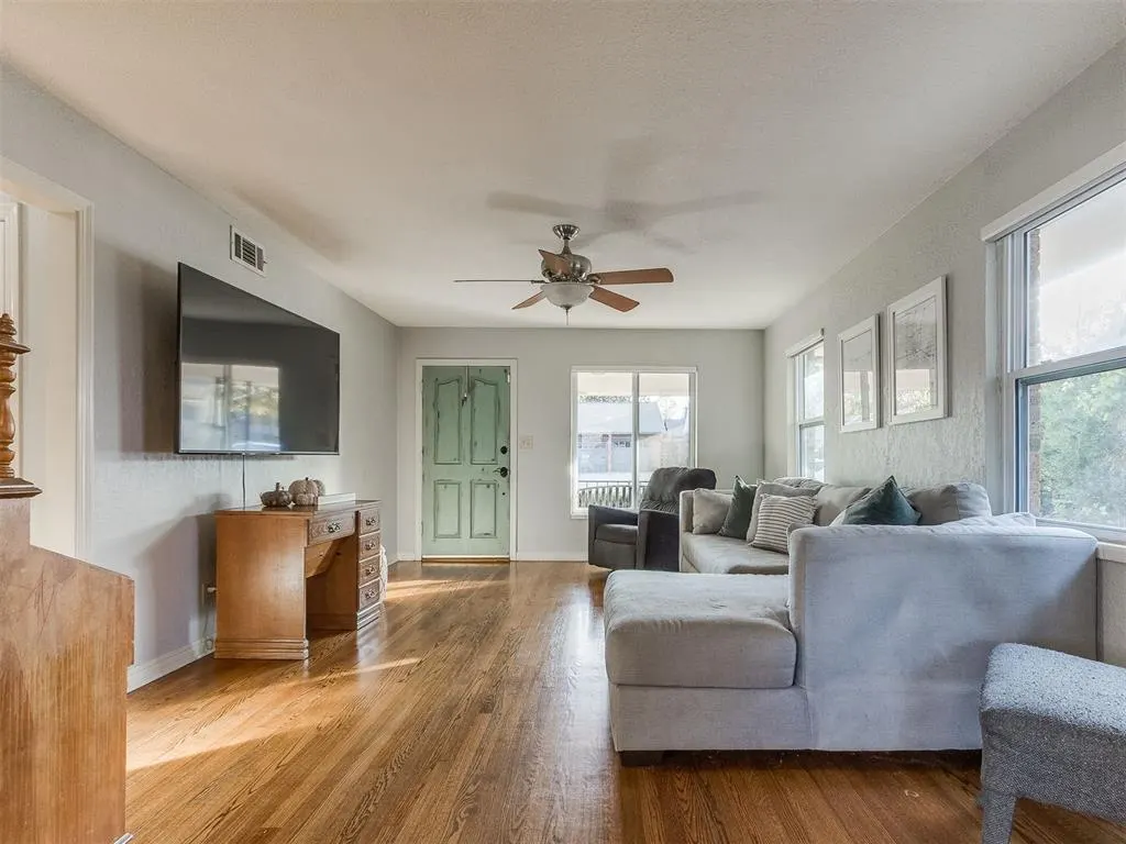 Photo 5 — 425 NW 44th Street, Oklahoma City, OK 73118