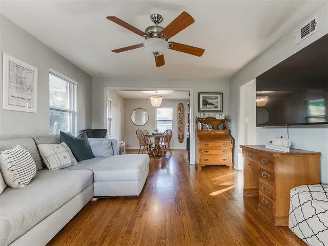 Photo 6 — 425 NW 44th Street, Oklahoma City, OK 73118