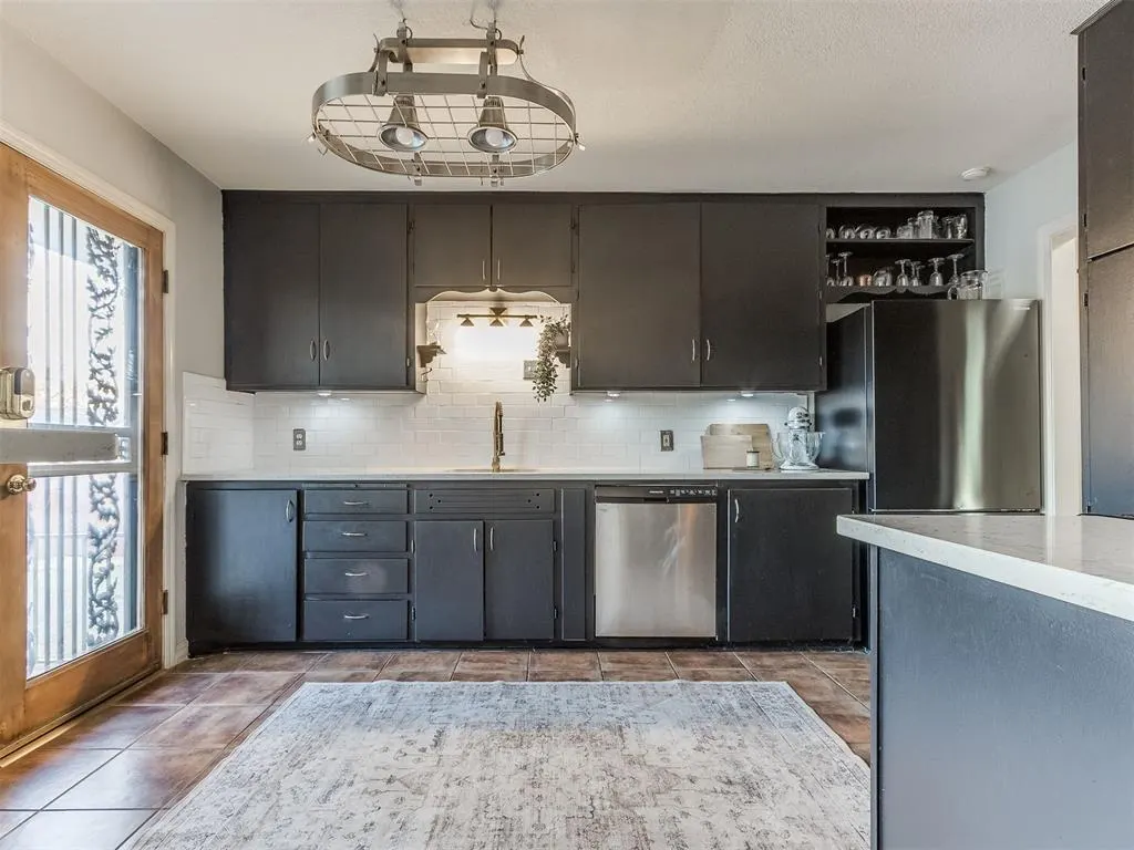 Photo 12 — 425 NW 44th Street, Oklahoma City, OK 73118