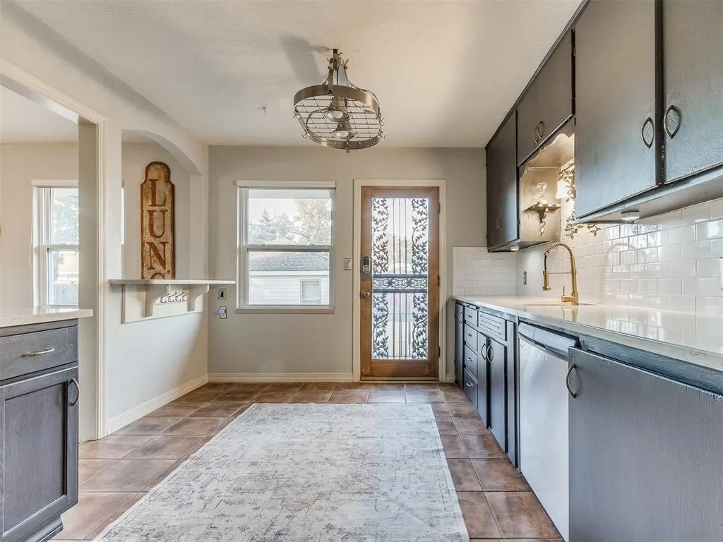 Photo 14 — 425 NW 44th Street, Oklahoma City, OK 73118