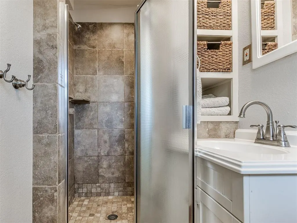 Photo 27 — 425 NW 44th Street, Oklahoma City, OK 73118
