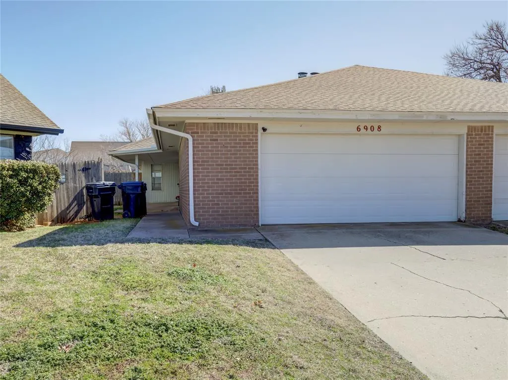 Photo 3 — 6908 Woodlake Drive, Oklahoma City, OK 73132