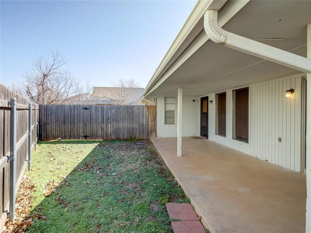 Photo 4 — 6908 Woodlake Drive, Oklahoma City, OK 73132