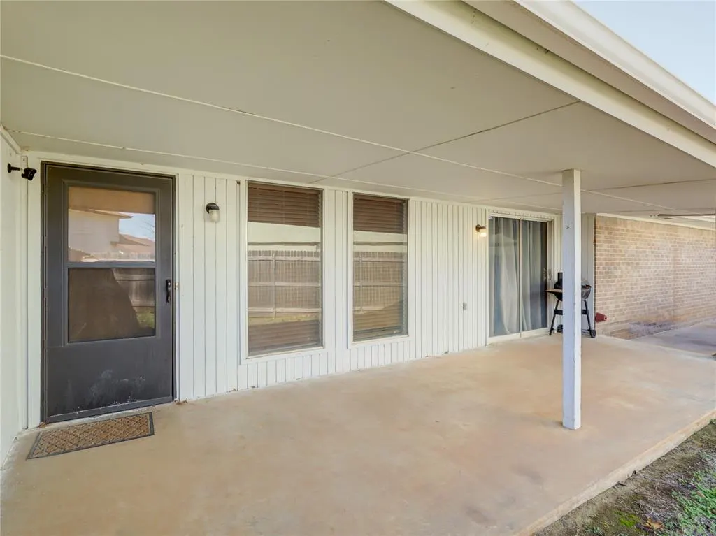 Photo 5 — 6908 Woodlake Drive, Oklahoma City, OK 73132