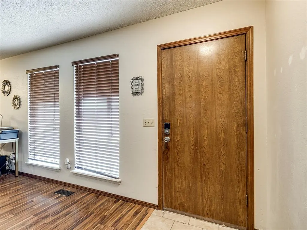 Photo 8 — 6908 Woodlake Drive, Oklahoma City, OK 73132