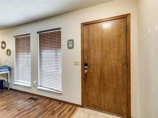 Photo 8 — 6908 Woodlake Drive, Oklahoma City, OK 73132
