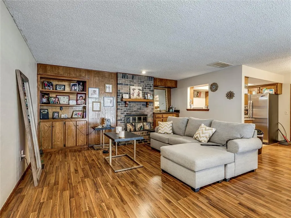 Photo 9 — 6908 Woodlake Drive, Oklahoma City, OK 73132