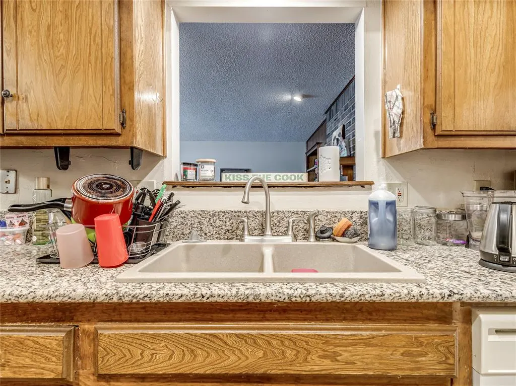 Photo 18 — 6908 Woodlake Drive, Oklahoma City, OK 73132