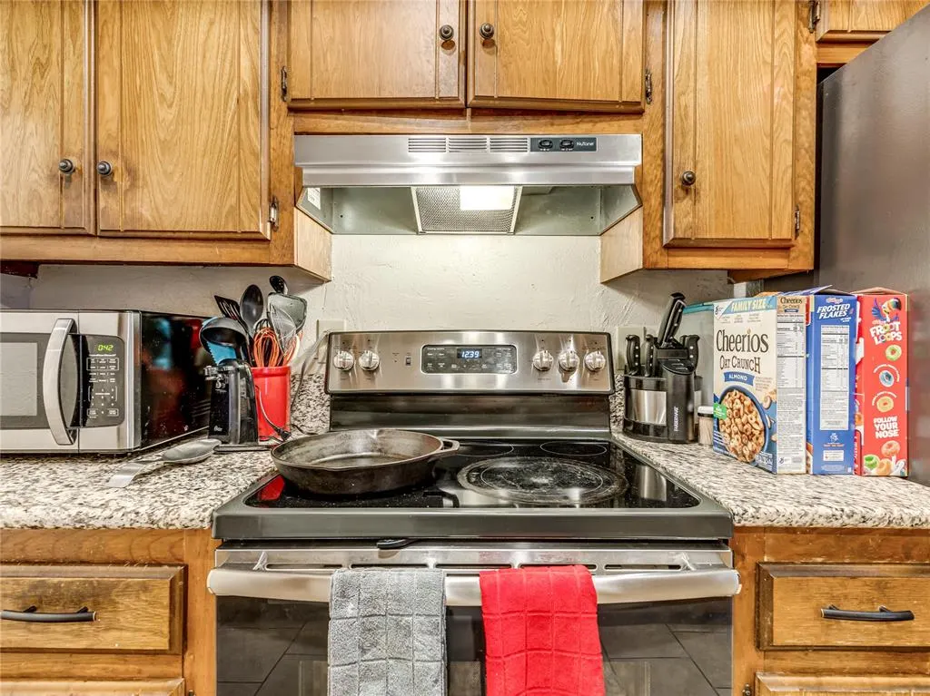 Photo 19 — 6908 Woodlake Drive, Oklahoma City, OK 73132