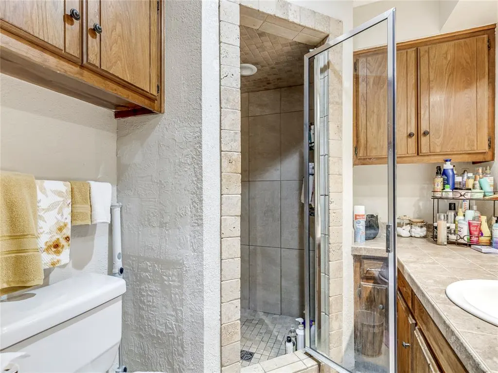 Photo 24 — 6908 Woodlake Drive, Oklahoma City, OK 73132