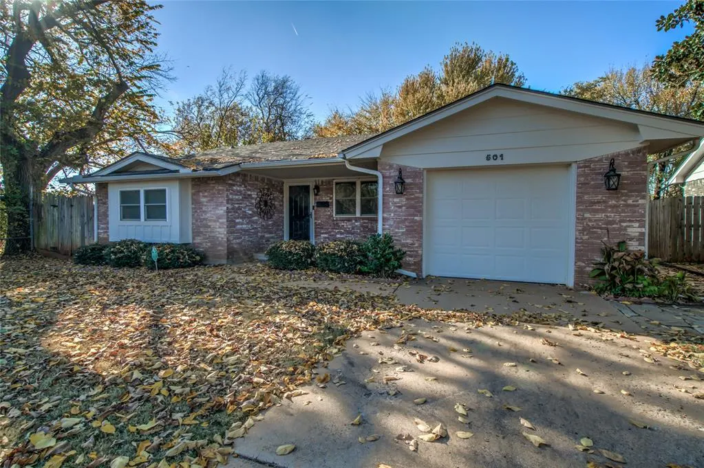 Front exterior — 501 Meadow Lake Drive, Edmond, OK 73003