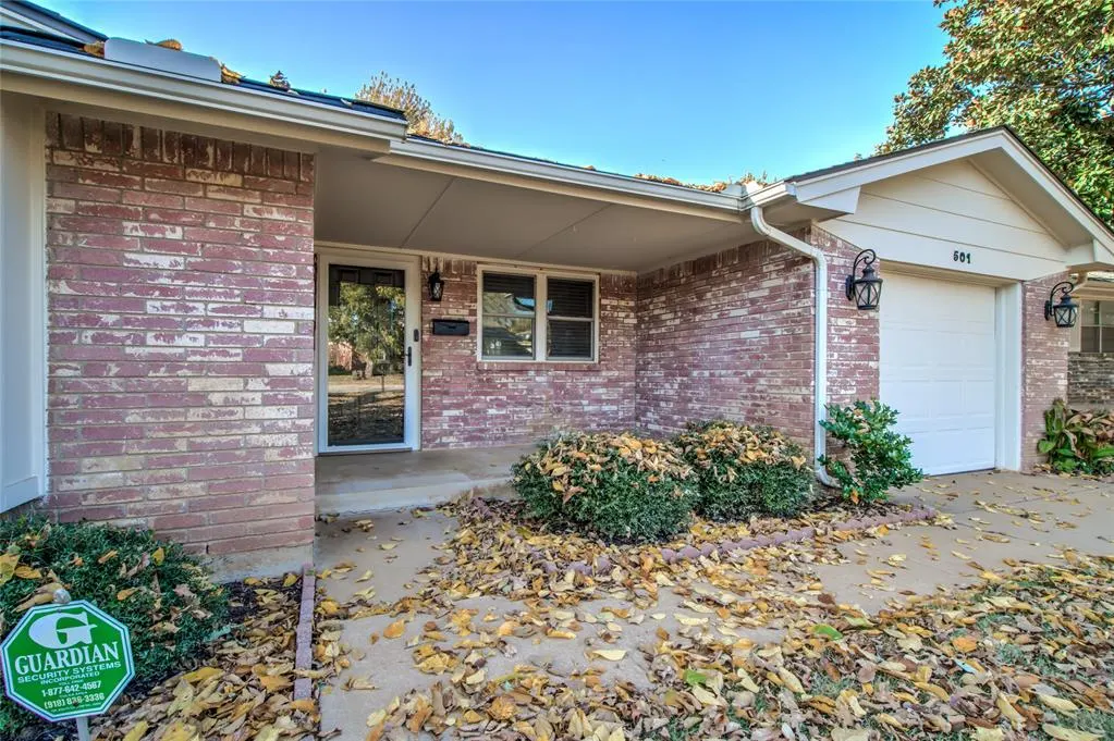 Photo 3 — 501 Meadow Lake Drive, Edmond, OK 73003