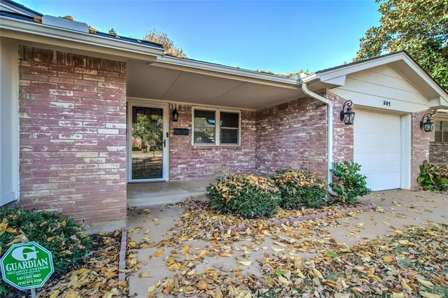 Photo 3 — 501 Meadow Lake Drive, Edmond, OK 73003