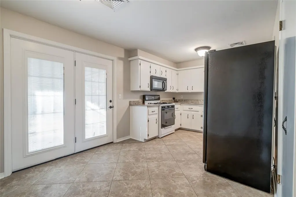 Photo 9 — 501 Meadow Lake Drive, Edmond, OK 73003