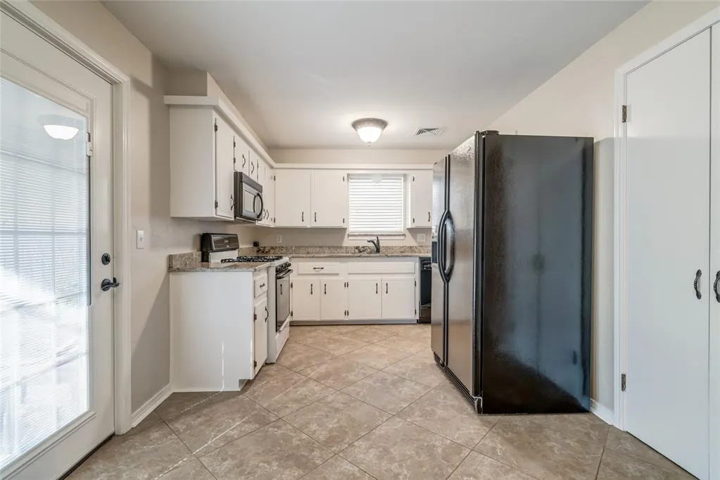 Photo 10 — 501 Meadow Lake Drive, Edmond, OK 73003