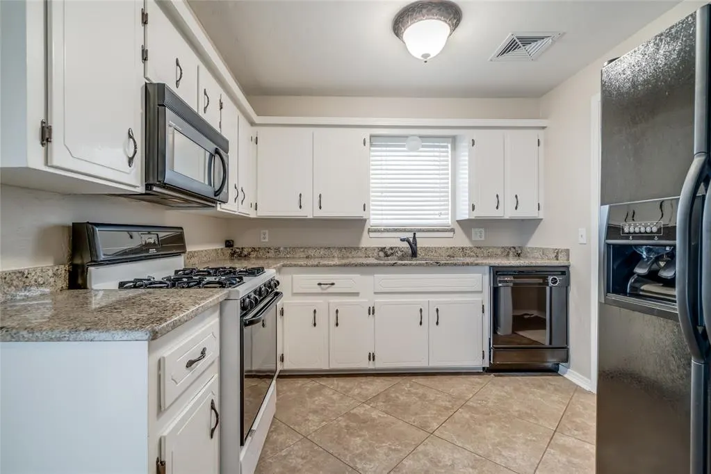 Photo 11 — 501 Meadow Lake Drive, Edmond, OK 73003