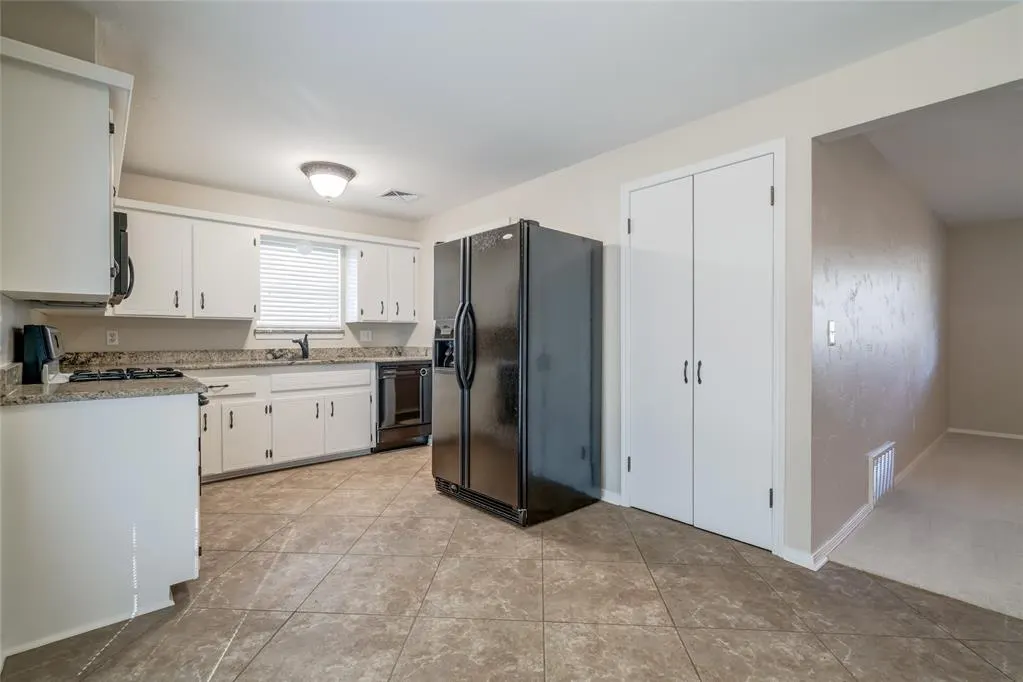Photo 12 — 501 Meadow Lake Drive, Edmond, OK 73003