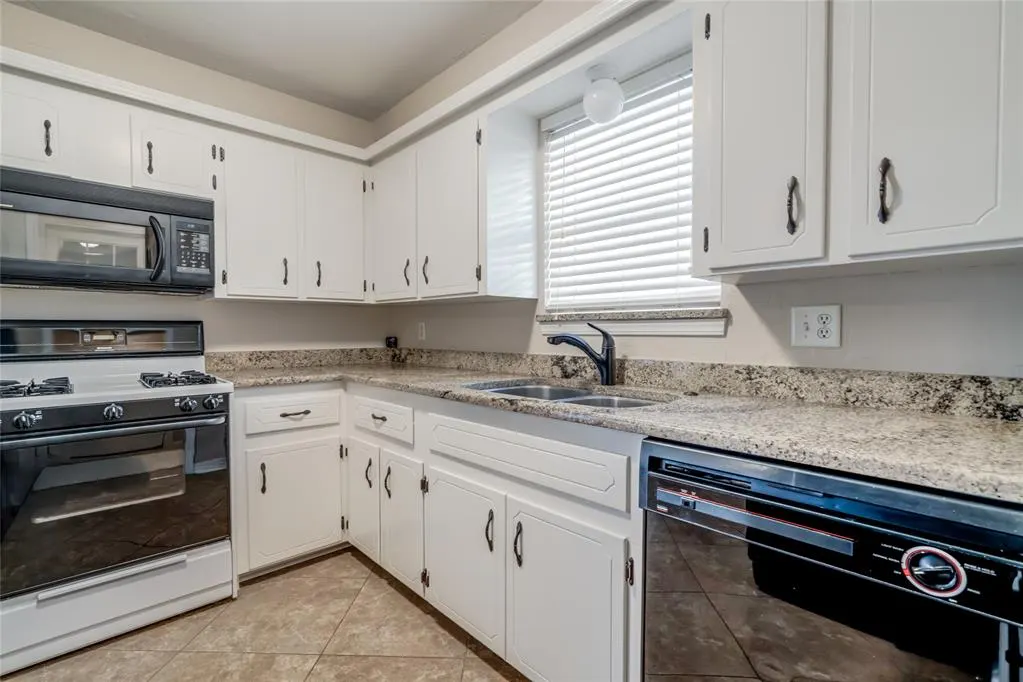 Photo 15 — 501 Meadow Lake Drive, Edmond, OK 73003