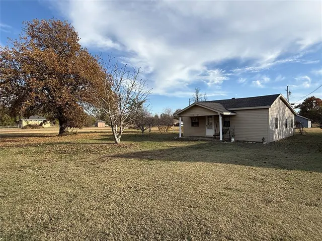 Photo 2 — 709 W Washington Street, Crescent, OK 73028