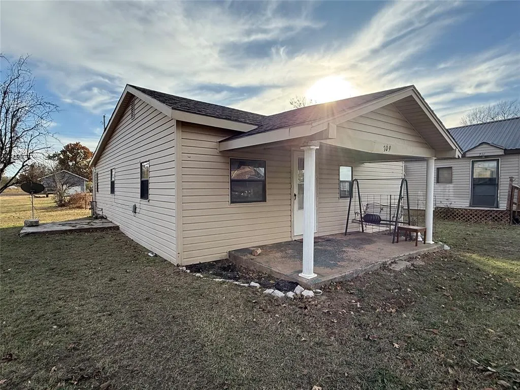 Photo 4 — 709 W Washington Street, Crescent, OK 73028