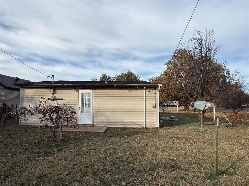 Photo 14 — 709 W Washington Street, Crescent, OK 73028
