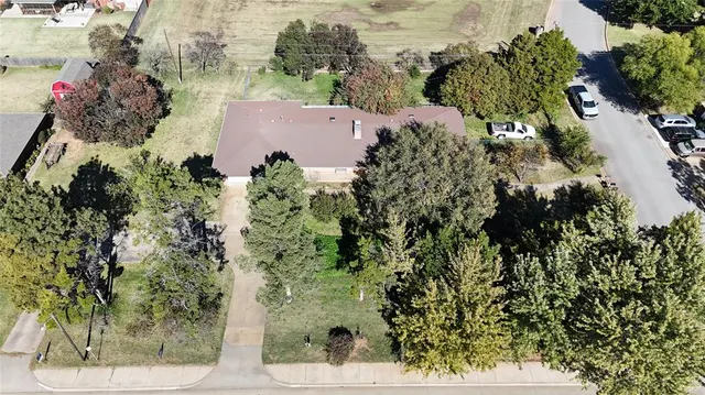 Photo 3 — 1909 E Davis Street, Weatherford, OK 73096