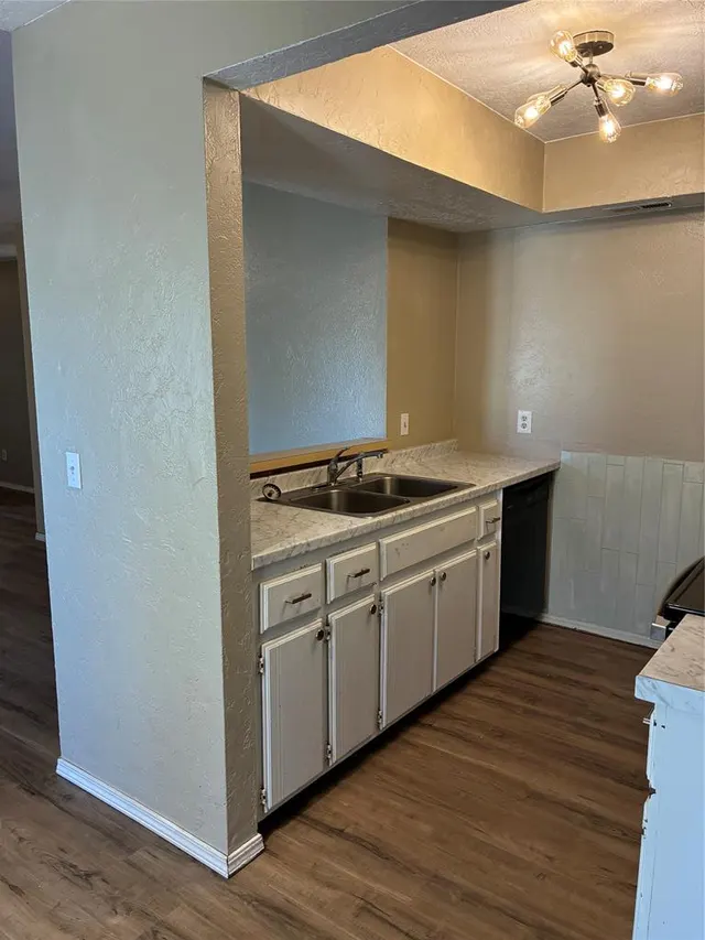Photo 8 — 2421 SW 102nd Street, Oklahoma City, OK 73159