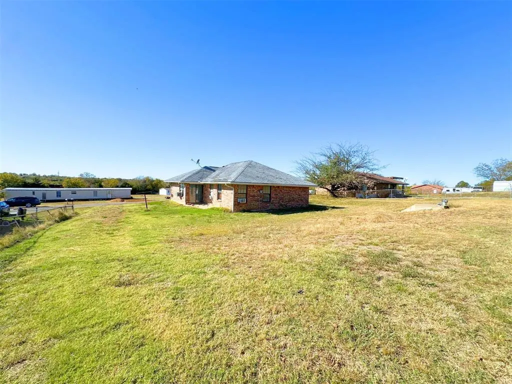 Photo 8 — 1104 NW Hahn Street, Kingston, OK 73439