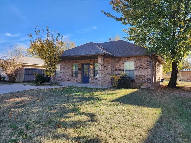 Photo 2 — 106 W Clegern Avenue, Edmond, OK 73003