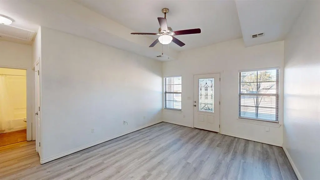 Photo 5 — 106 W Clegern Avenue, Edmond, OK 73003