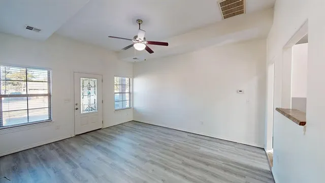 Photo 6 — 106 W Clegern Avenue, Edmond, OK 73003