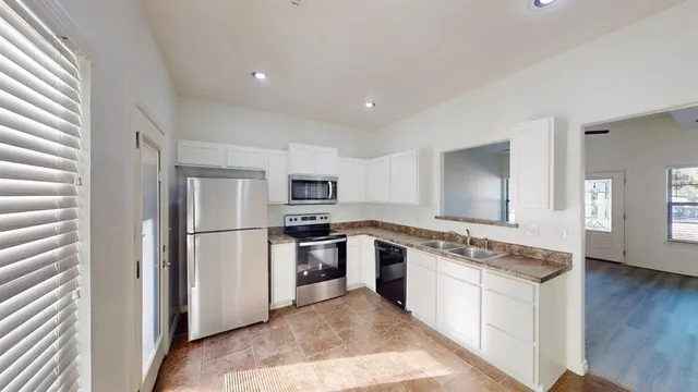 Photo 8 — 106 W Clegern Avenue, Edmond, OK 73003