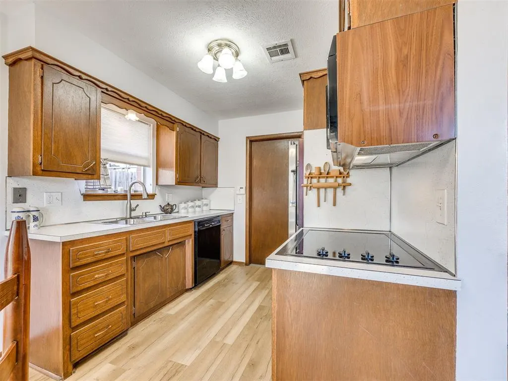 Photo 13 — 2605 N McMillan Avenue, Bethany, OK 73008