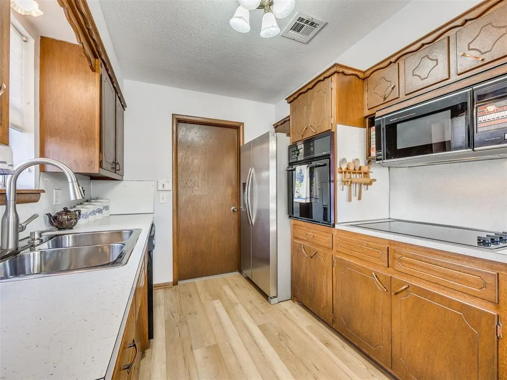 Photo 14 — 2605 N McMillan Avenue, Bethany, OK 73008