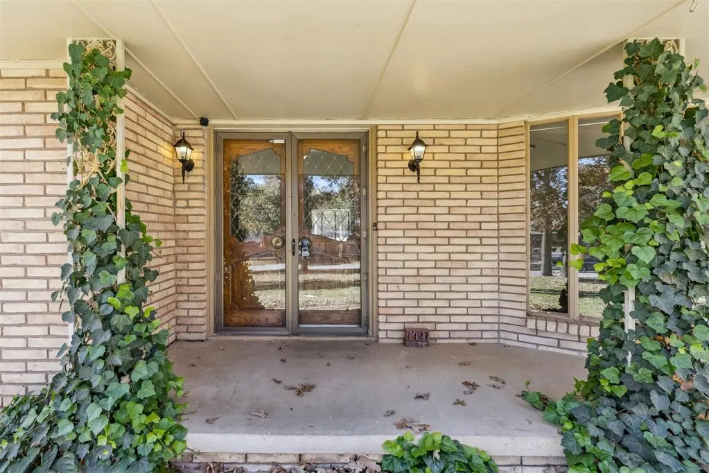 Photo 5 — 1421 N Fordson Drive, Oklahoma City, OK 73127