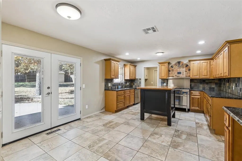 Photo 11 — 1421 N Fordson Drive, Oklahoma City, OK 73127