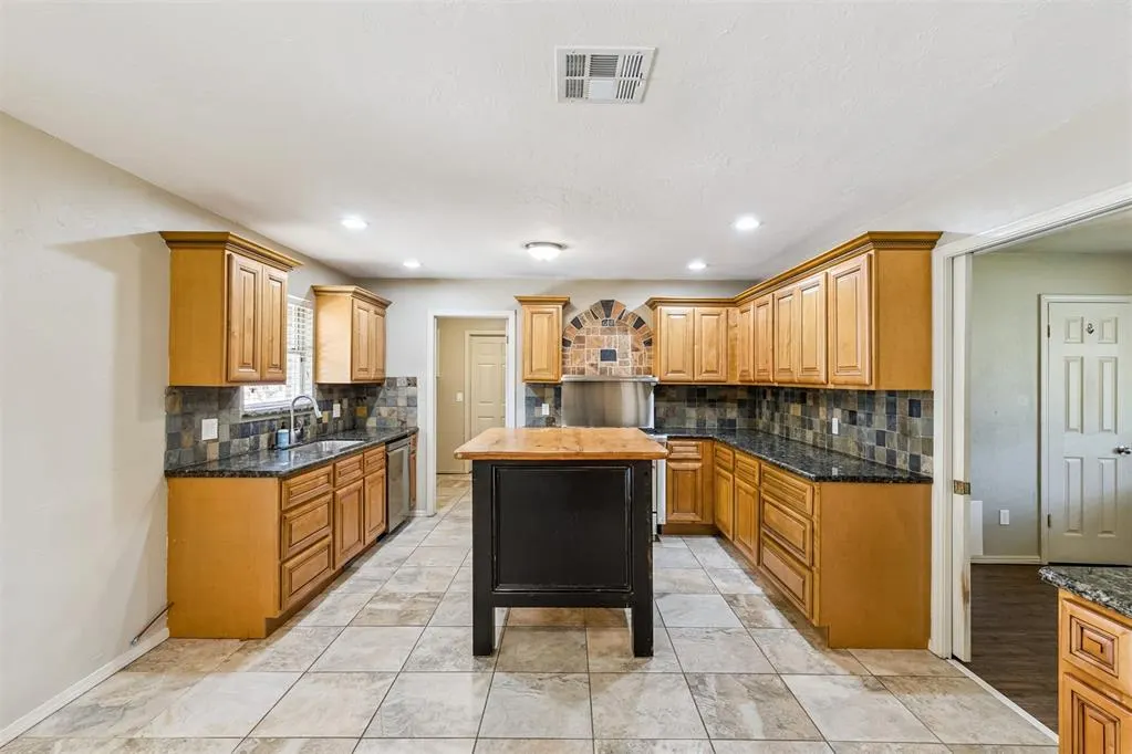 Photo 13 — 1421 N Fordson Drive, Oklahoma City, OK 73127