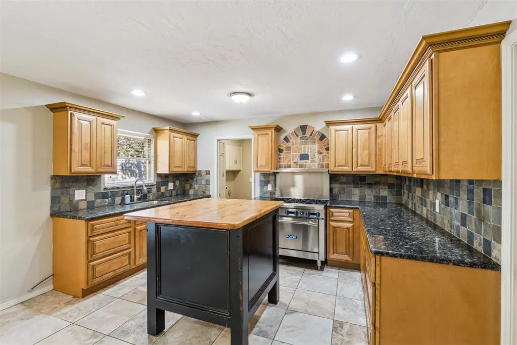 Photo 14 — 1421 N Fordson Drive, Oklahoma City, OK 73127