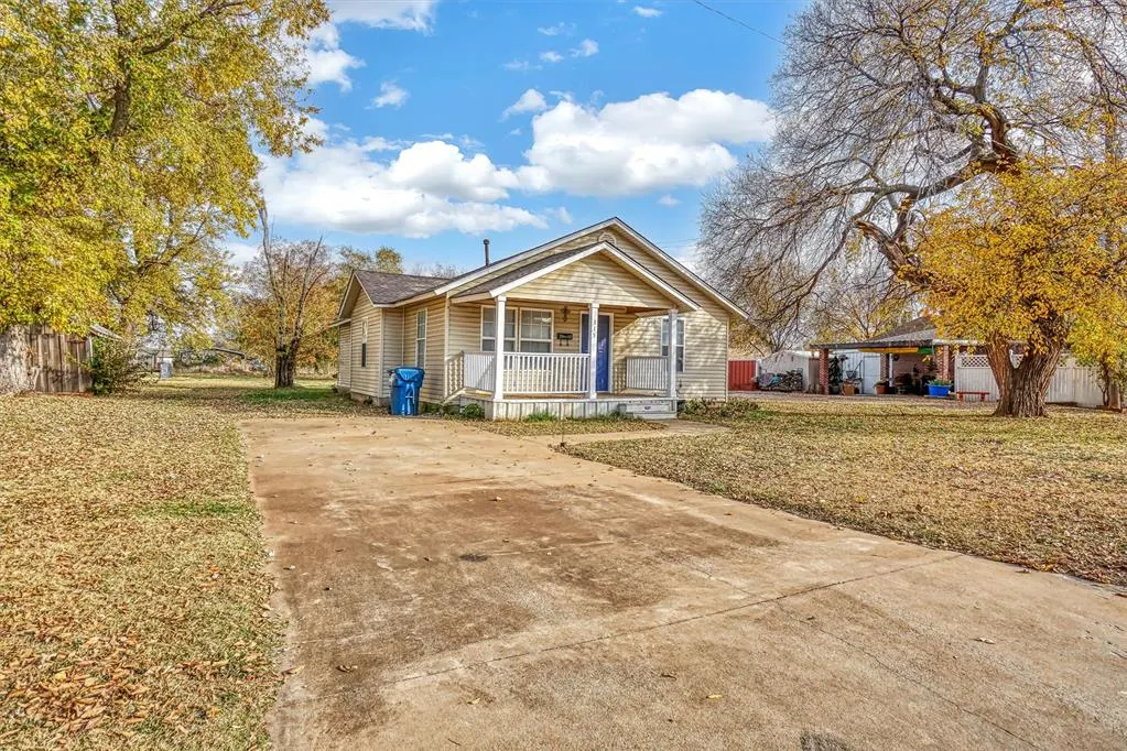 Photo 2 — 315 S Cordell Avenue, Cordell, OK 73632