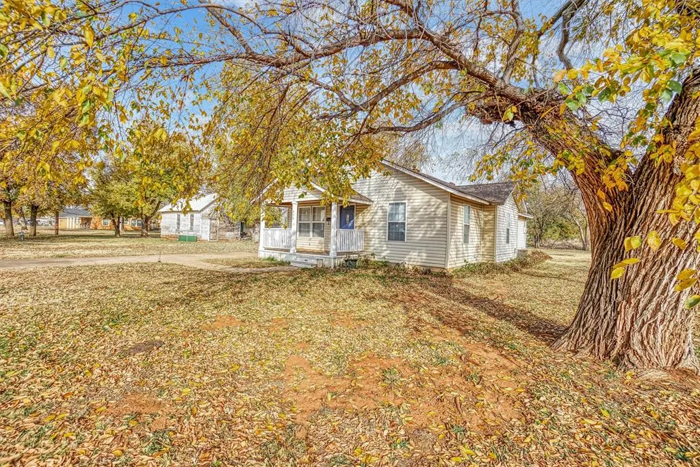Photo 3 — 315 S Cordell Avenue, Cordell, OK 73632