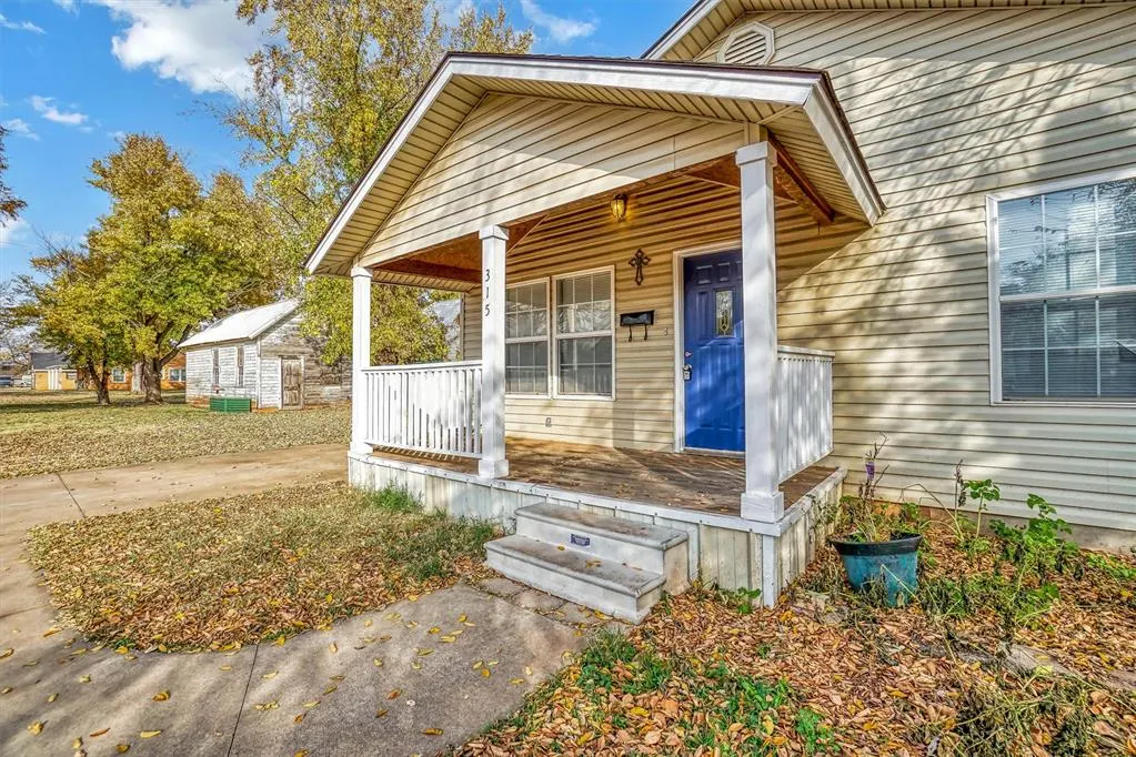 Photo 4 — 315 S Cordell Avenue, Cordell, OK 73632