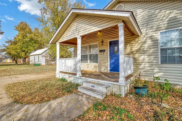 Photo 4 — 315 S Cordell Avenue, Cordell, OK 73632