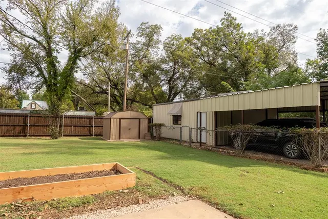Photo 8 — 828 N Pine Street, Pauls Valley, OK 73075