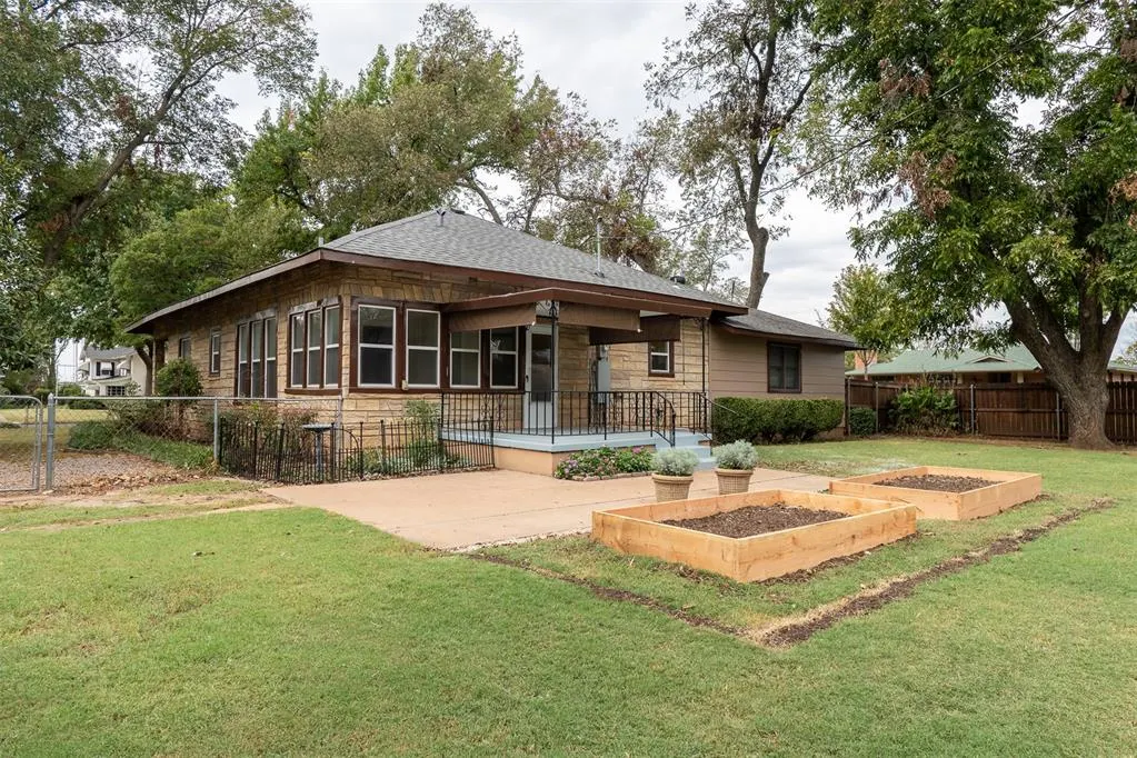 Photo 12 — 828 N Pine Street, Pauls Valley, OK 73075