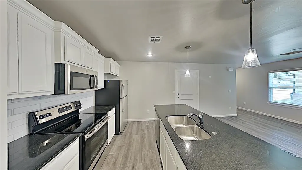Photo 6 — 11212 Howard Drive, Oklahoma City, OK 73114