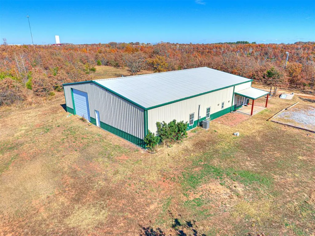 Photo 3 — 19553 Crosslin Road, Earlsboro, OK 74840