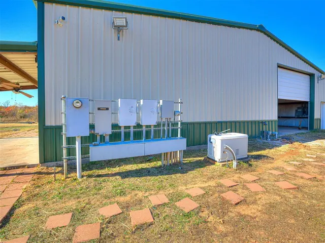 Photo 7 — 19553 Crosslin Road, Earlsboro, OK 74840