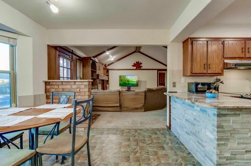 Photo 6 — 9816 S Hillcrest Drive, Oklahoma City, OK 73159