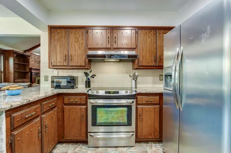 Photo 8 — 9816 S Hillcrest Drive, Oklahoma City, OK 73159
